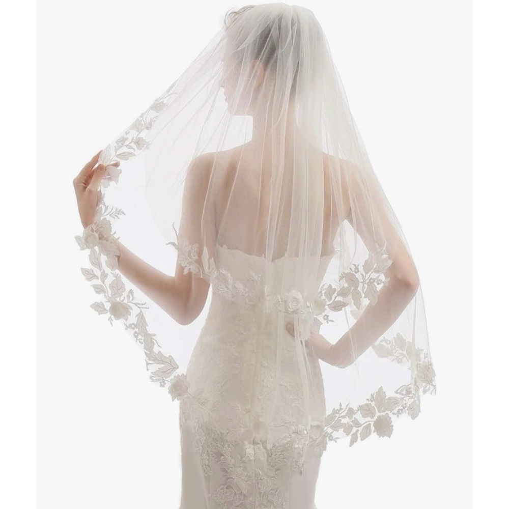 Elegant Ivory Floral Lace Bridal Veil